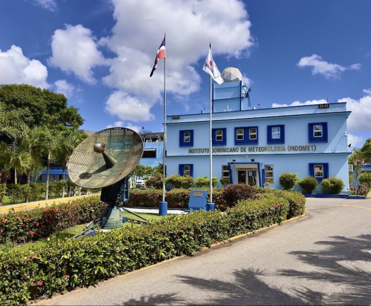 COE mantiene alerta en 27 provincias por vaguada y fuertes lluvias