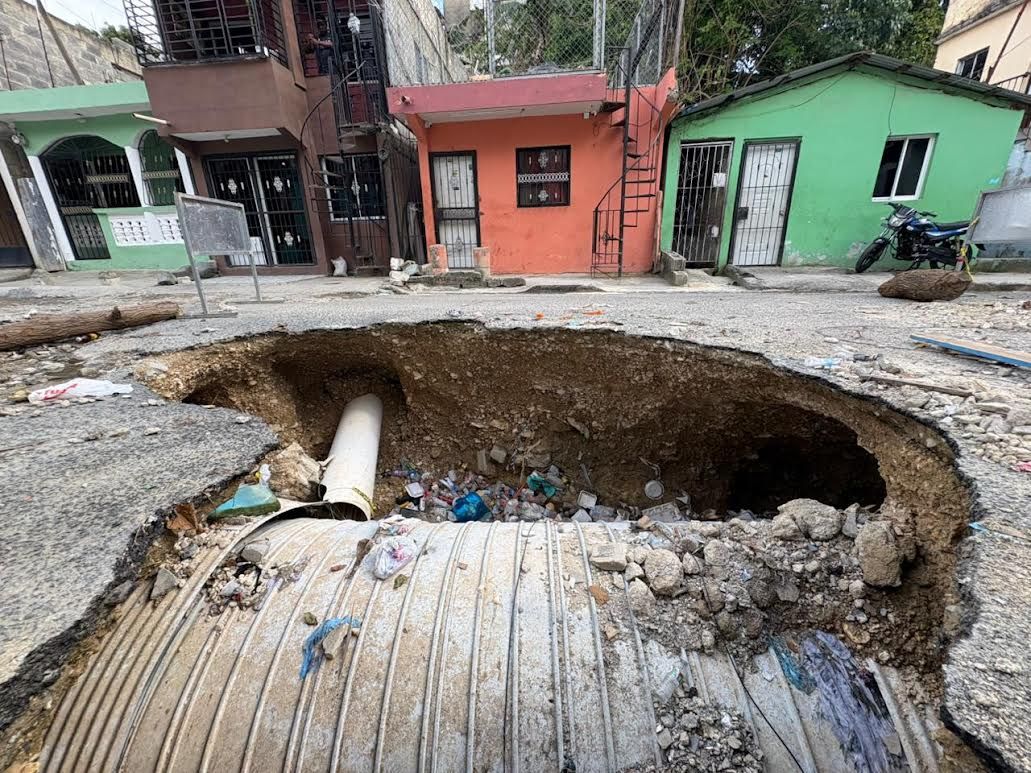 Crisis En Santo Domingo Oeste: Socavones Aislan Sectores Y Amenazan Familias
