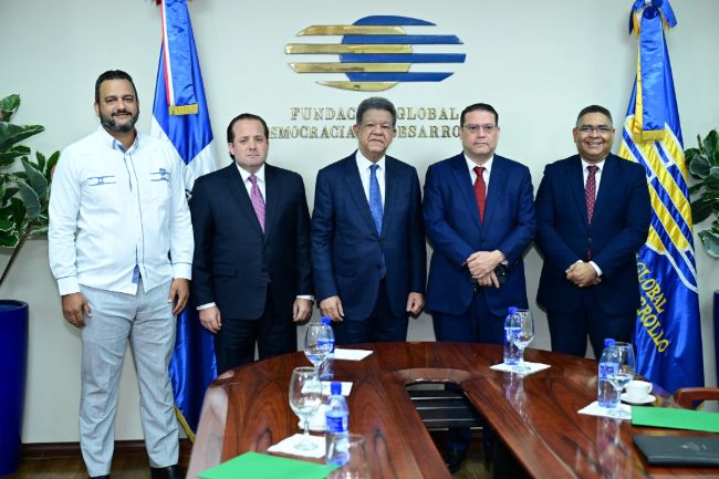 Leonel Fernández pide transparencia al Gobierno ante retos económicos internacionales