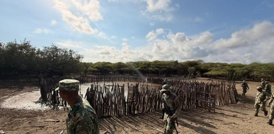 Autoridades intervienen Las Dunas de Baní contra ocupaciones ilegales en la reserva