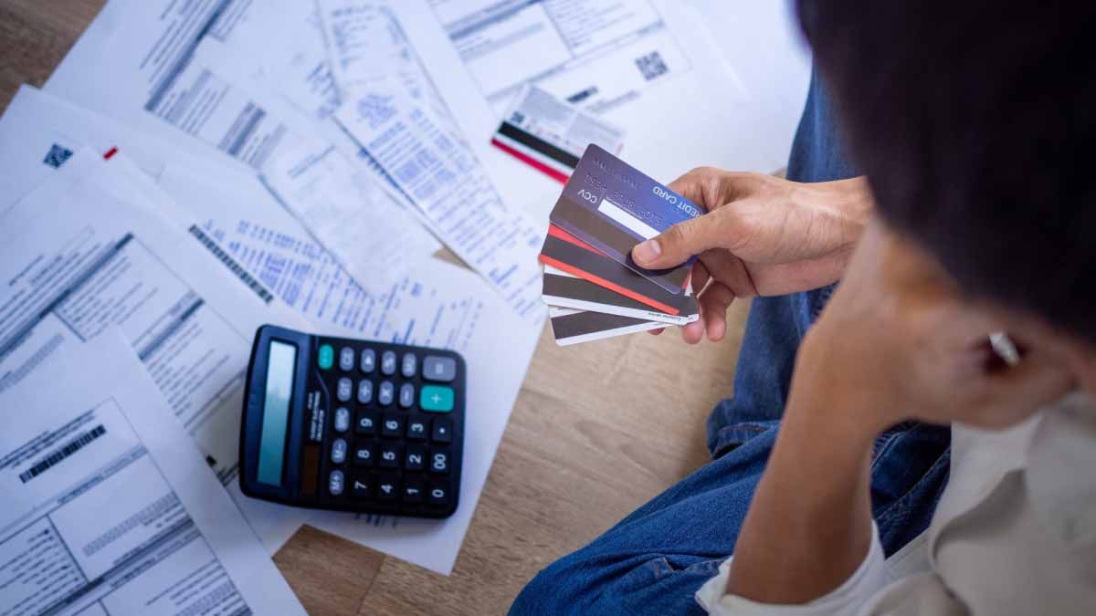 La PELIGROSA creencia de que las DEUDAS desaparecen en CUATRO AÑOS